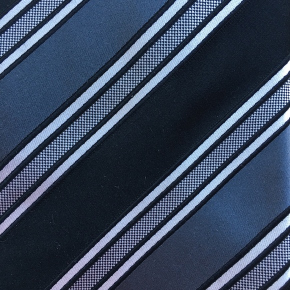 Donald Trump Grey Striped Silk Tie - Picture 3 of 5